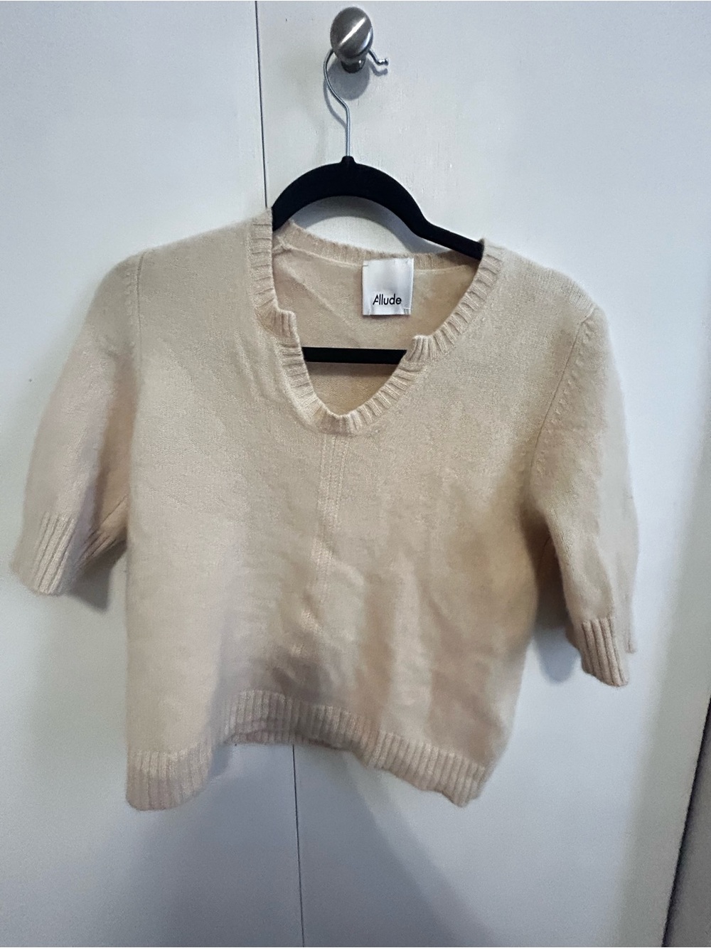 Allude Cream cashmere V-Neck Short-Sleeve Sweater